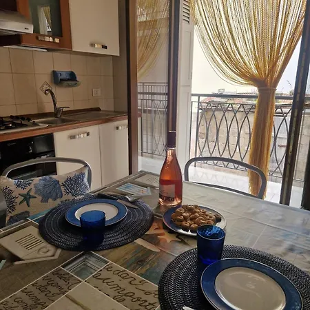 Cavalluccio Marino-central-with Balcony By Gessica דירה פולינאנו א מארה